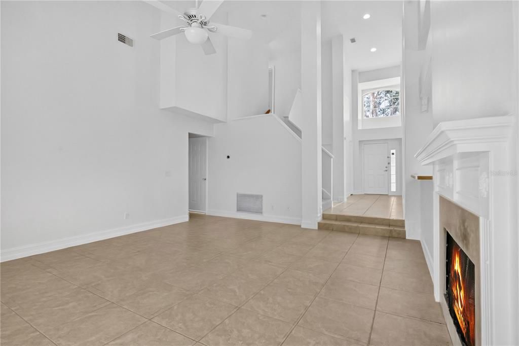 Active With Contract: $549,900 (4 beds, 2 baths, 2286 Square Feet)