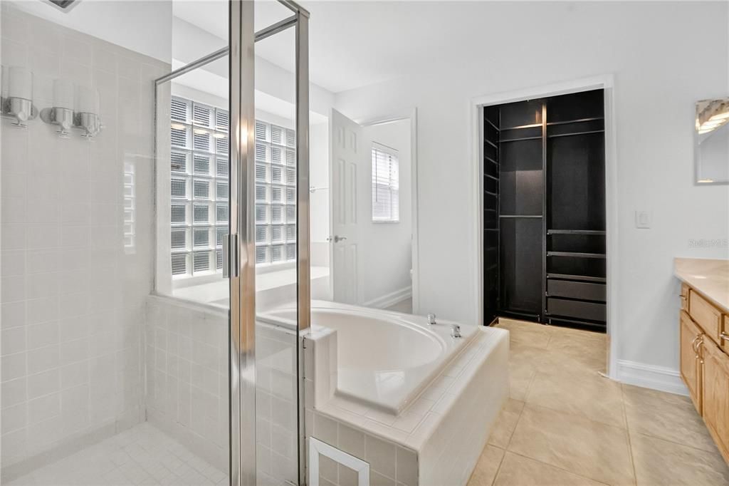 Active With Contract: $549,900 (4 beds, 2 baths, 2286 Square Feet)