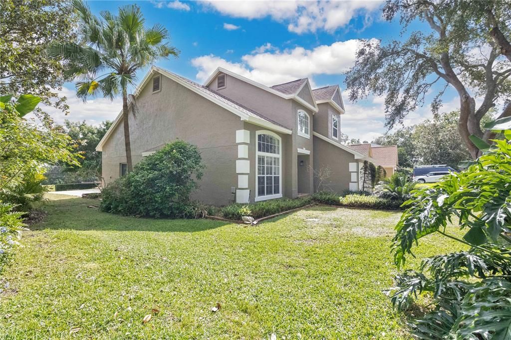 Active With Contract: $549,900 (4 beds, 2 baths, 2286 Square Feet)