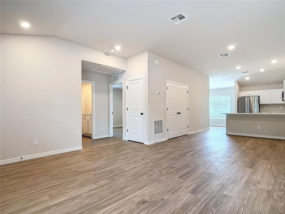 For Sale: $431,400 (4 beds, 0 baths, 2104 Square Feet)