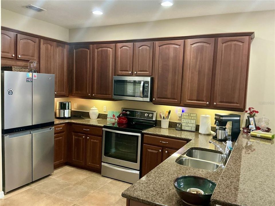 For Sale: $325,000 (3 beds, 2 baths, 1663 Square Feet)