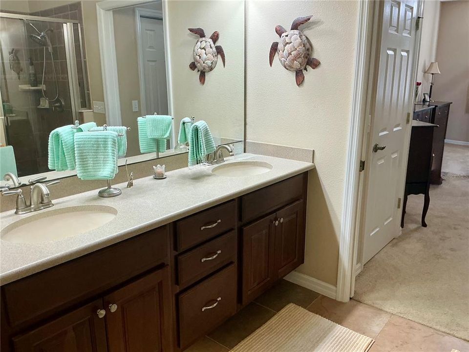 For Sale: $325,000 (3 beds, 2 baths, 1663 Square Feet)