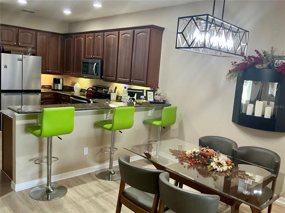 For Sale: $325,000 (3 beds, 2 baths, 1663 Square Feet)