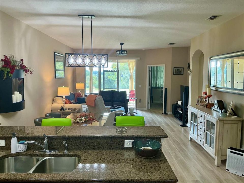 For Sale: $325,000 (3 beds, 2 baths, 1663 Square Feet)