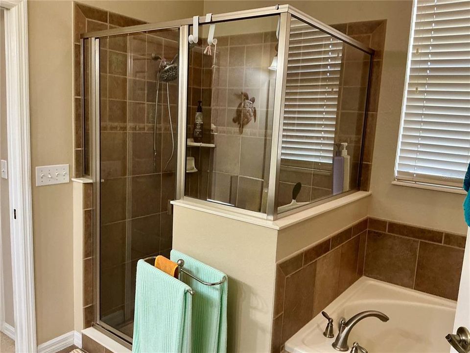 For Sale: $325,000 (3 beds, 2 baths, 1663 Square Feet)