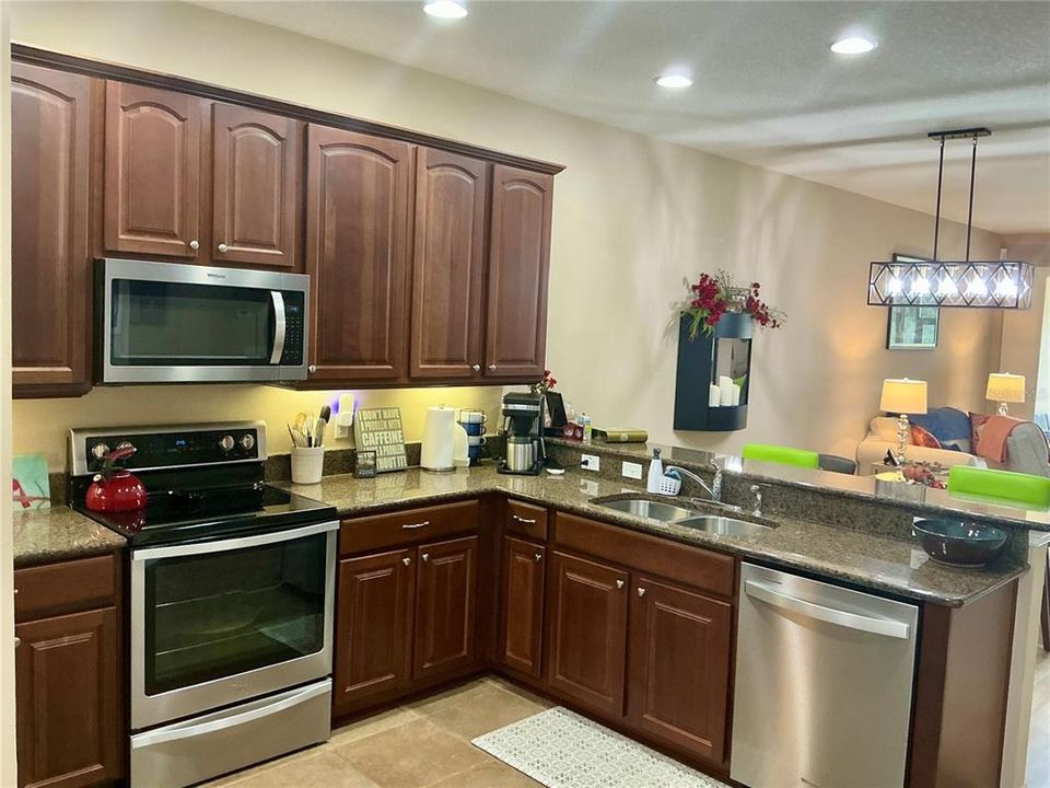 For Sale: $325,000 (3 beds, 2 baths, 1663 Square Feet)