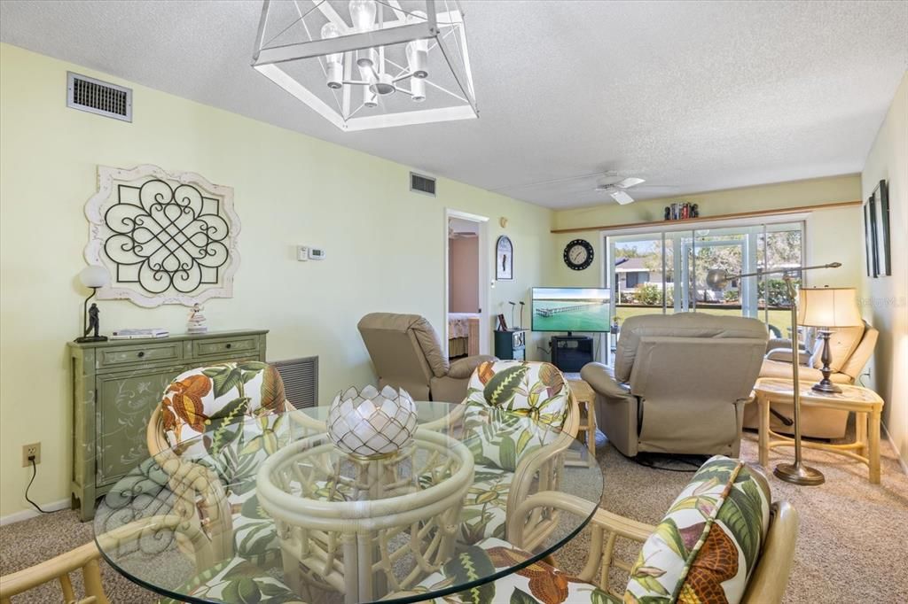 На продажу: $200,000 (2 спален, 2 ванн, 1110 Квадратных фут)