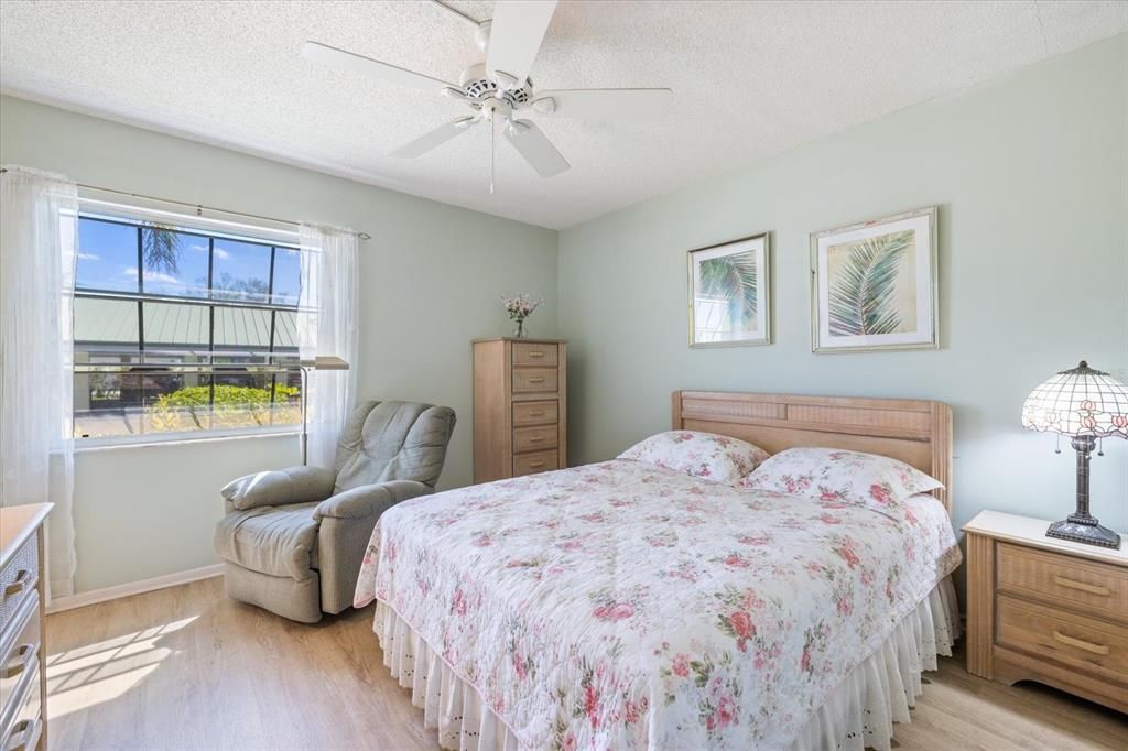 На продажу: $200,000 (2 спален, 2 ванн, 1110 Квадратных фут)