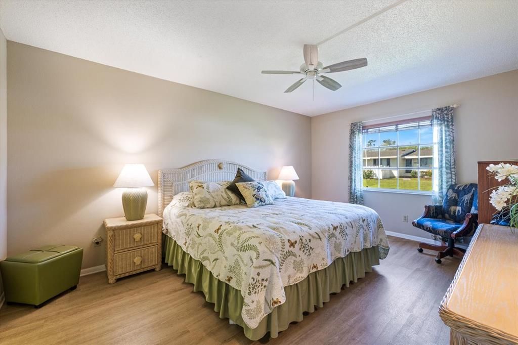 На продажу: $200,000 (2 спален, 2 ванн, 1110 Квадратных фут)