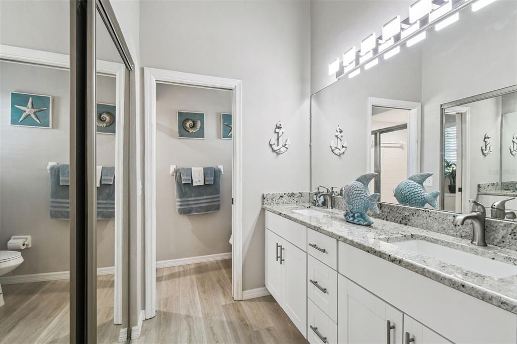 合同活跃: $299,900 (2 贝兹, 2 浴室, 1500 平方英尺)