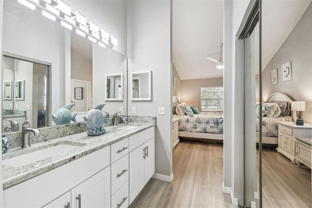 合同活跃: $299,900 (2 贝兹, 2 浴室, 1500 平方英尺)