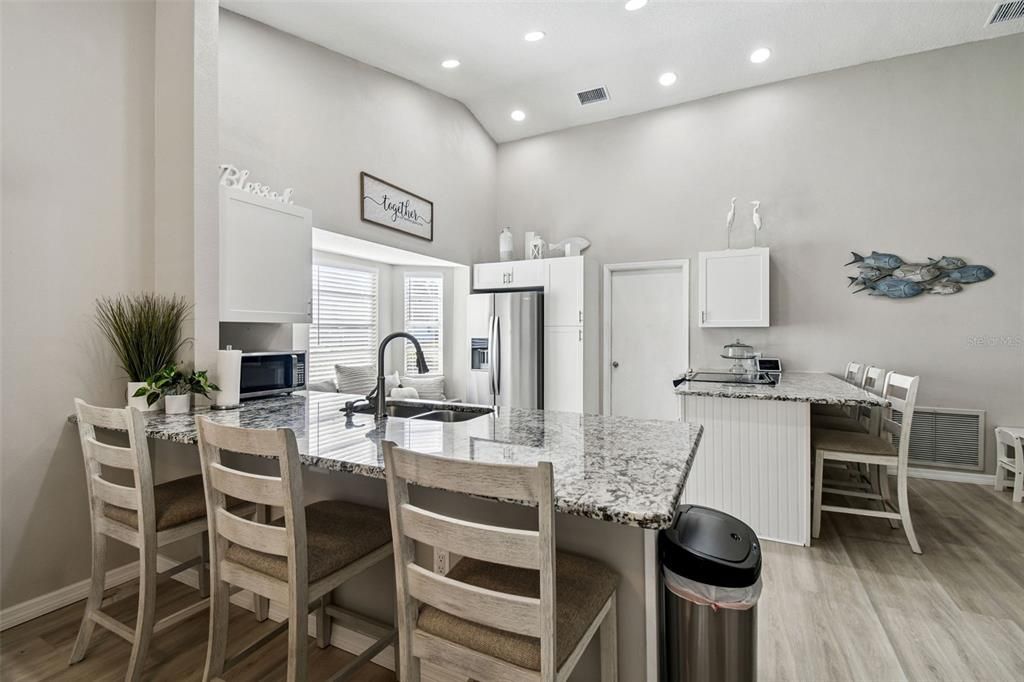 合同活跃: $299,900 (2 贝兹, 2 浴室, 1500 平方英尺)