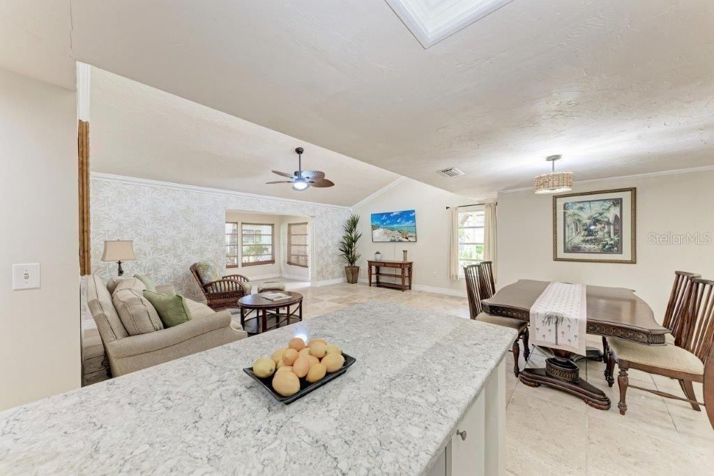 For Sale: $249,000 (2 beds, 2 baths, 1475 Square Feet)