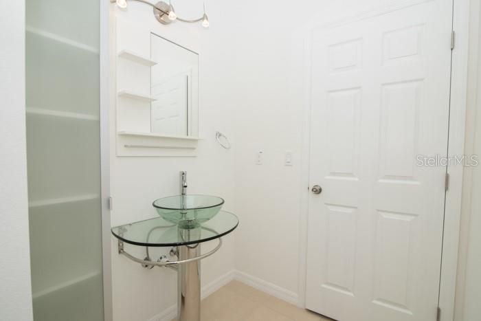 For Rent: $2,000 (4 beds, 2 baths, 1711 Square Feet)