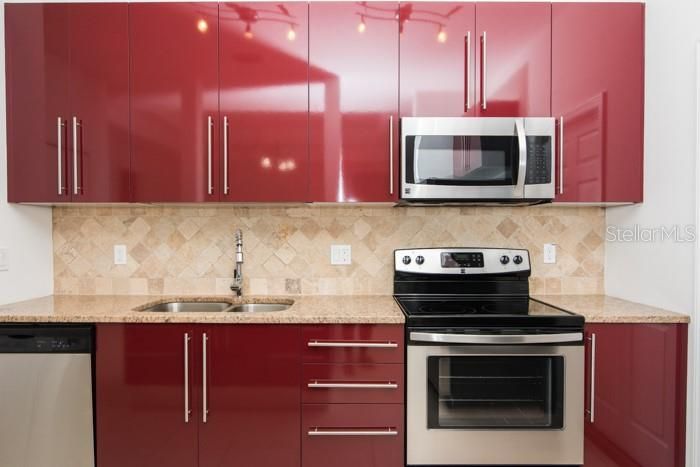 For Rent: $2,000 (4 beds, 2 baths, 1711 Square Feet)