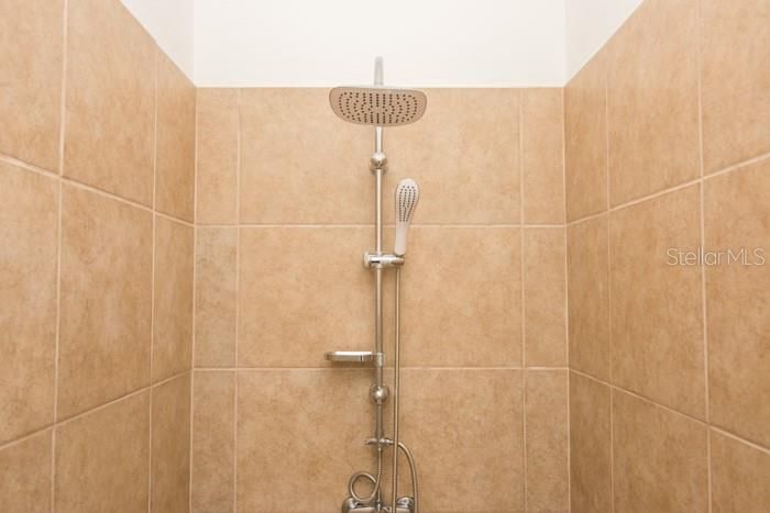 For Rent: $2,000 (4 beds, 2 baths, 1711 Square Feet)