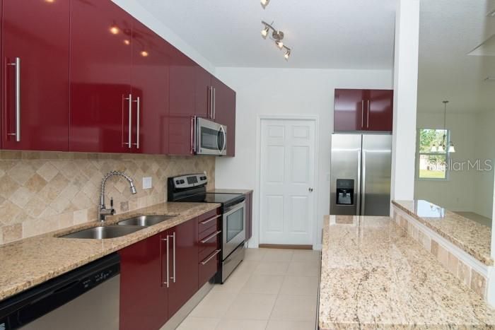 For Rent: $2,000 (4 beds, 2 baths, 1711 Square Feet)