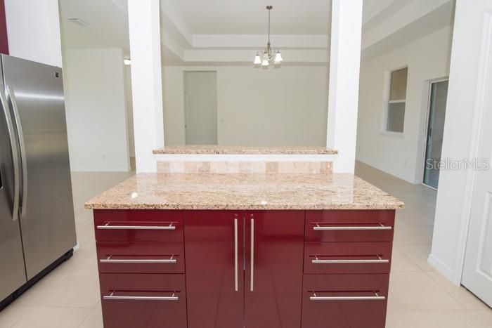 For Rent: $2,000 (4 beds, 2 baths, 1711 Square Feet)