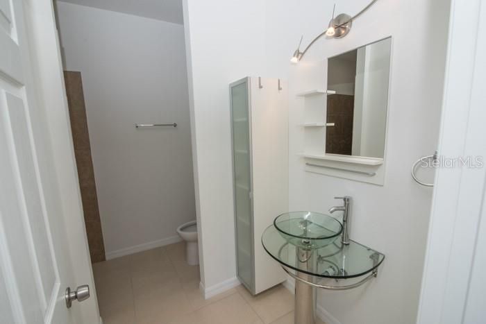 For Rent: $2,000 (4 beds, 2 baths, 1711 Square Feet)