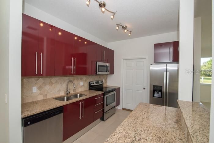 For Rent: $2,000 (4 beds, 2 baths, 1711 Square Feet)