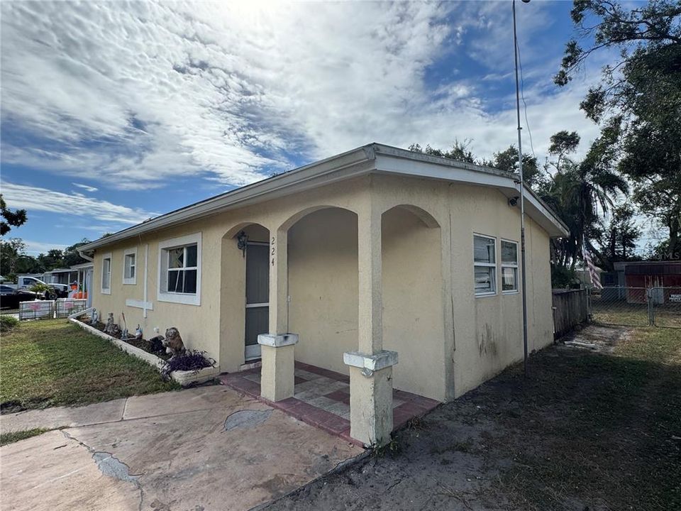 Active With Contract: $234,900 (3 beds, 2 baths, 1384 Square Feet)