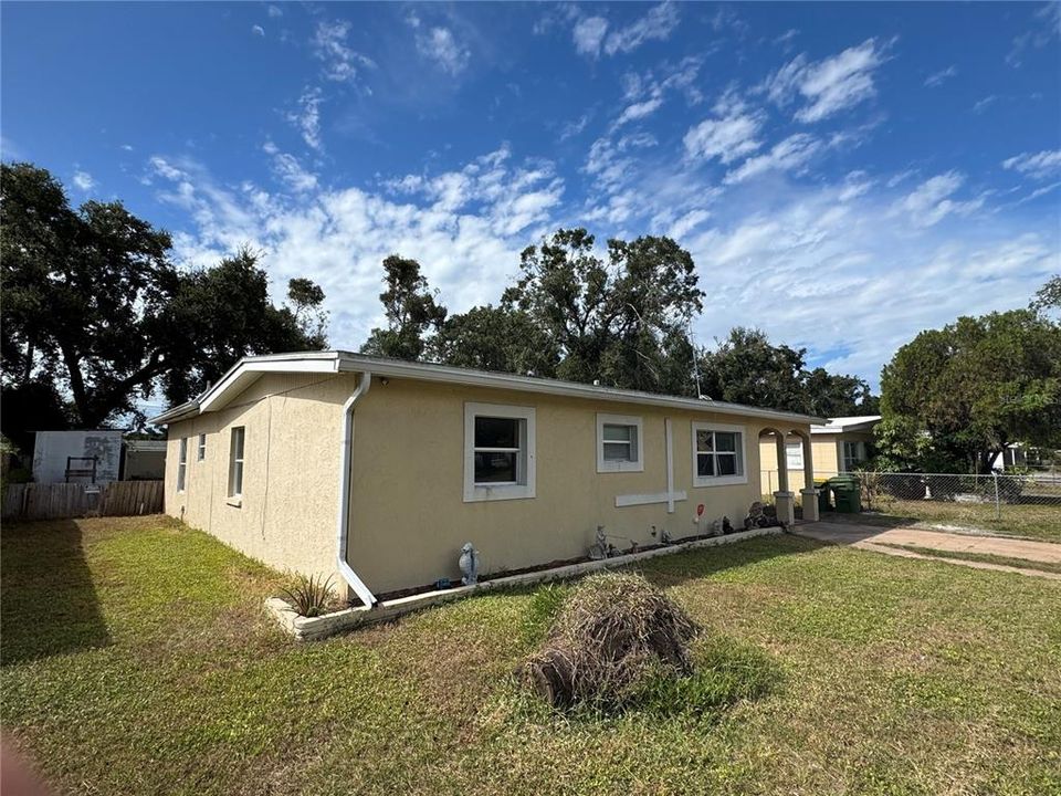 Active With Contract: $234,900 (3 beds, 2 baths, 1384 Square Feet)