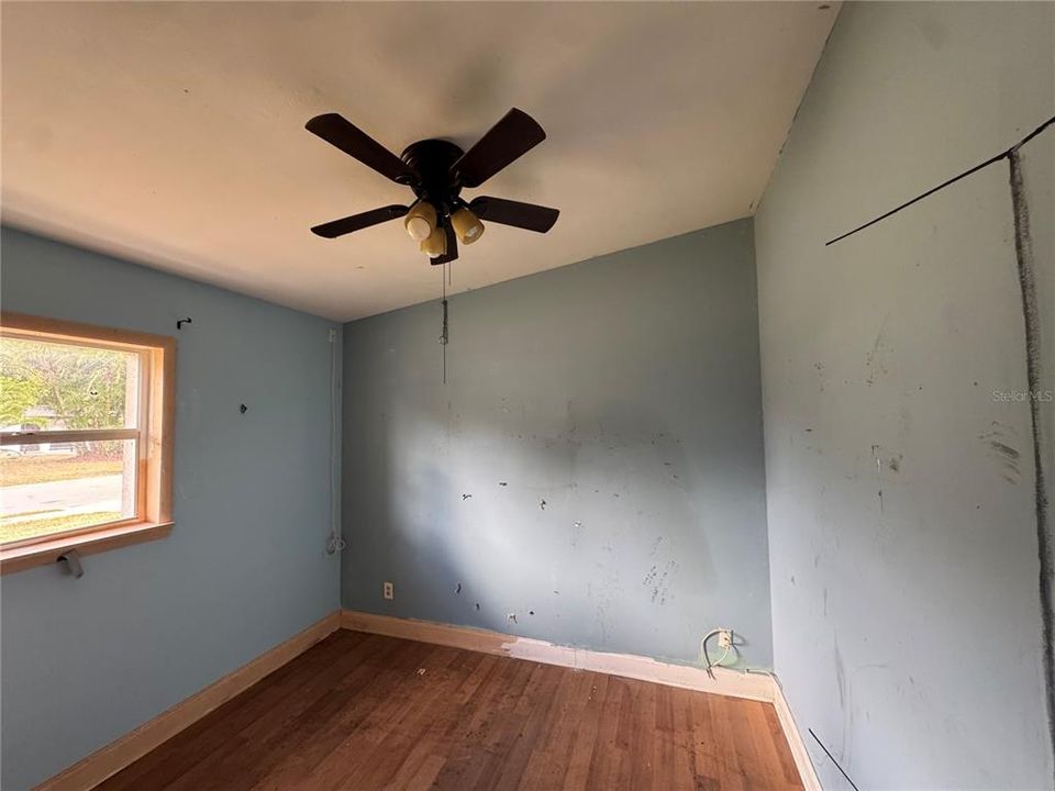 Active With Contract: $234,900 (3 beds, 2 baths, 1384 Square Feet)