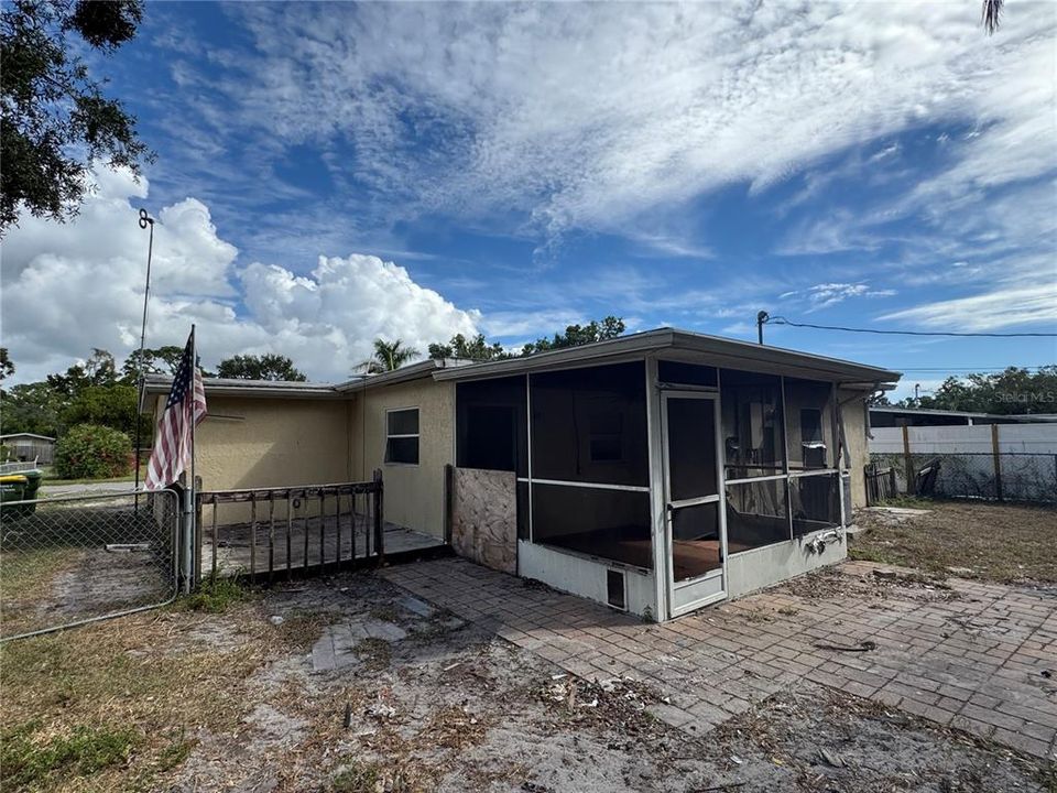 Active With Contract: $234,900 (3 beds, 2 baths, 1384 Square Feet)