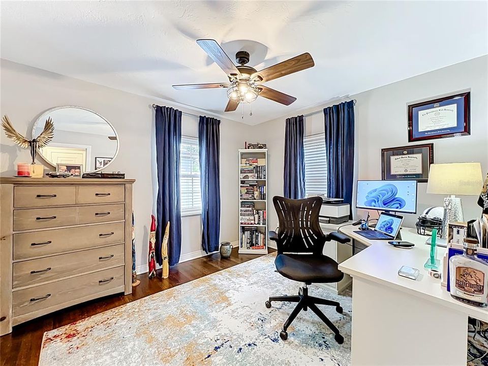 Active With Contract: $435,000 (2 beds, 1 baths, 984 Square Feet)