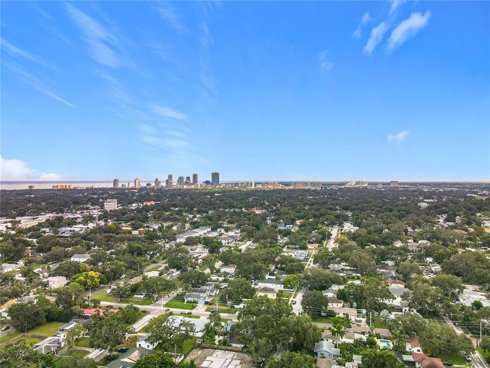 Active With Contract: $435,000 (2 beds, 1 baths, 984 Square Feet)