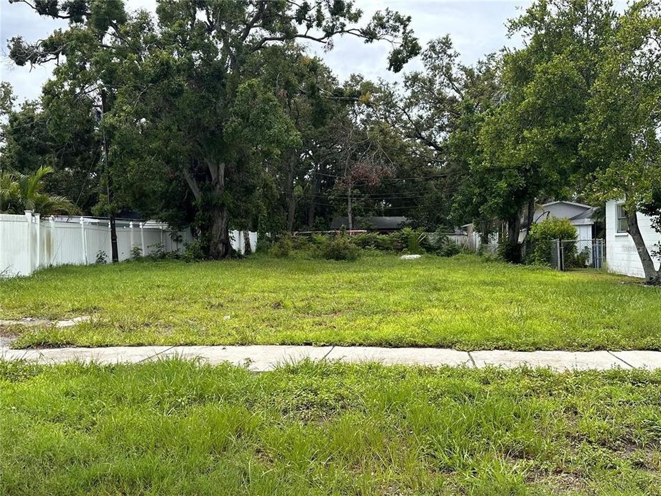 Vendido Recientemente: $250,000 (0.16 acres)