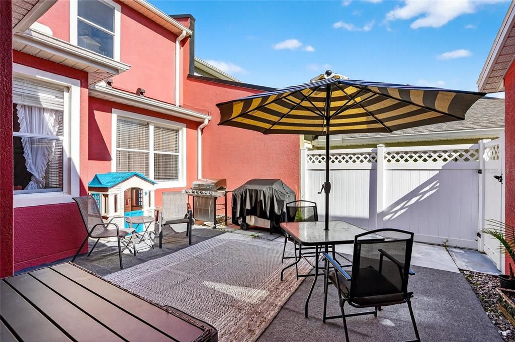 待售: $330,000 (3 贝兹, 2 浴室, 1637 平方英尺)