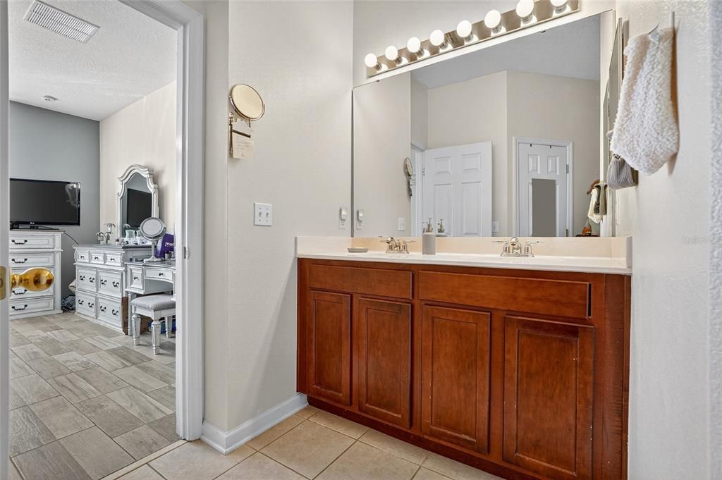 待售: $330,000 (3 贝兹, 2 浴室, 1637 平方英尺)