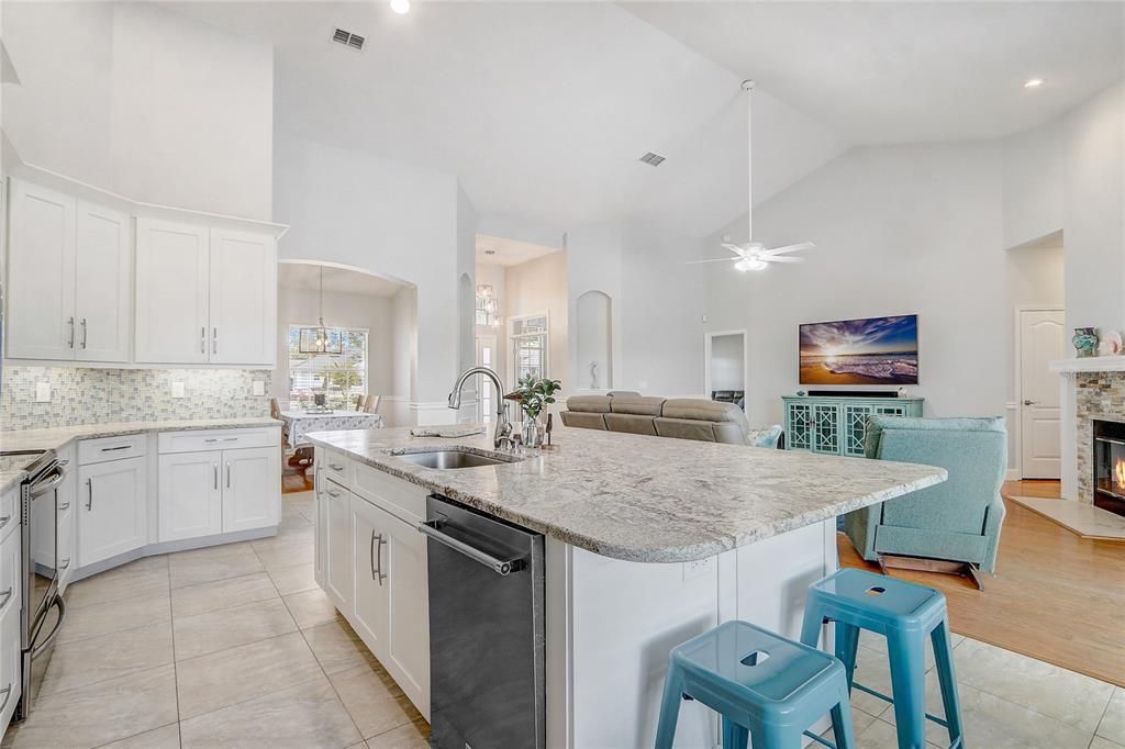 Active With Contract: $657,000 (4 beds, 3 baths, 2514 Square Feet)