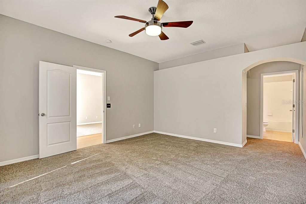 出租: $2,400 (3 贝兹, 2 浴室, 1498 平方英尺)