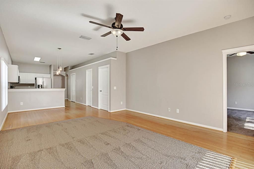 出租: $2,400 (3 贝兹, 2 浴室, 1498 平方英尺)