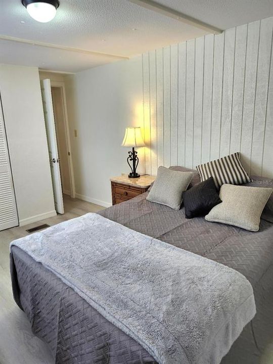 For Sale: $159,000 (2 beds, 1 baths, 770 Square Feet)