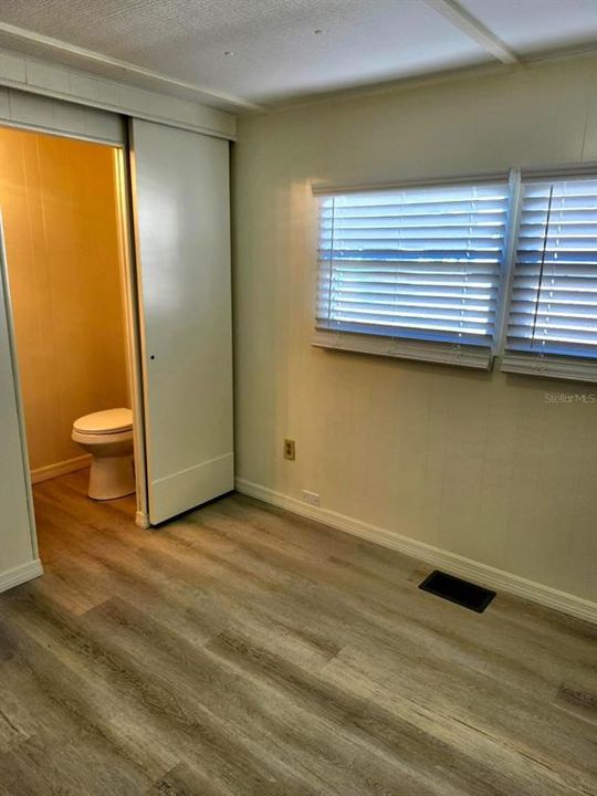 For Sale: $159,000 (2 beds, 1 baths, 770 Square Feet)