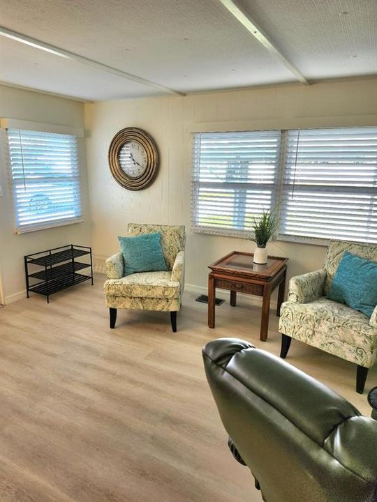 For Sale: $159,000 (2 beds, 1 baths, 770 Square Feet)