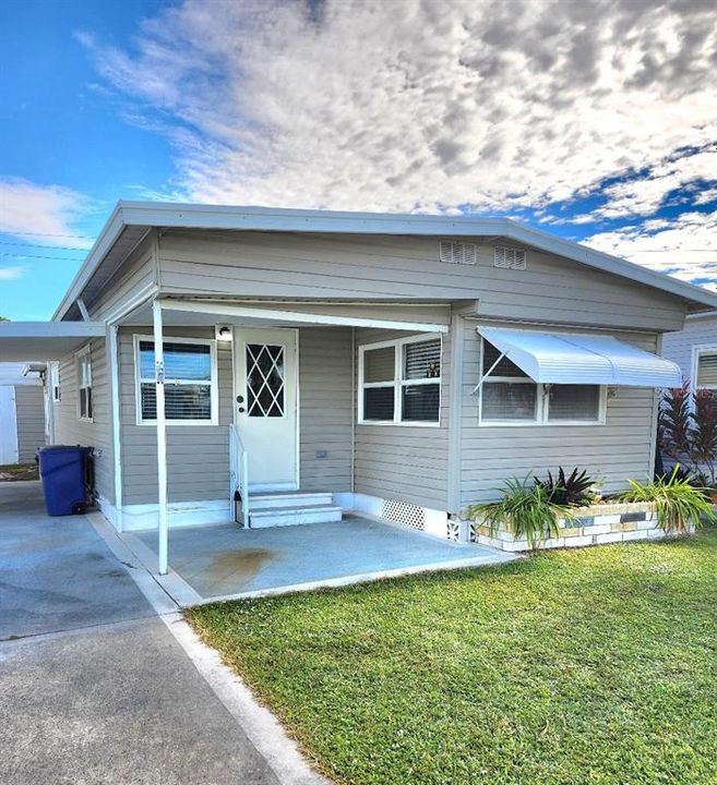 For Sale: $159,000 (2 beds, 1 baths, 770 Square Feet)