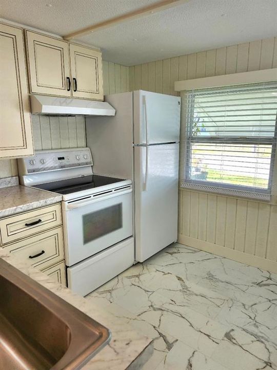 For Sale: $159,000 (2 beds, 1 baths, 770 Square Feet)