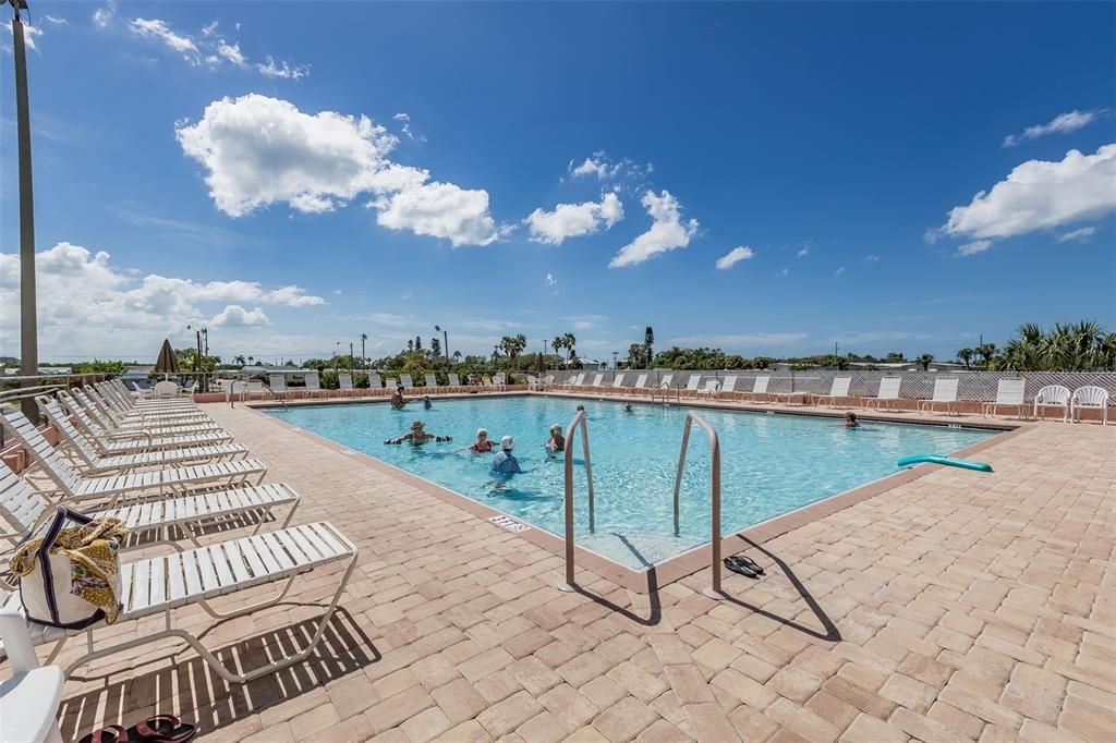 For Sale: $159,000 (2 beds, 1 baths, 770 Square Feet)