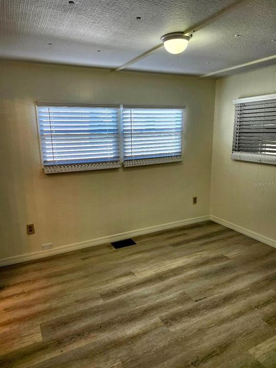 For Sale: $159,000 (2 beds, 1 baths, 770 Square Feet)