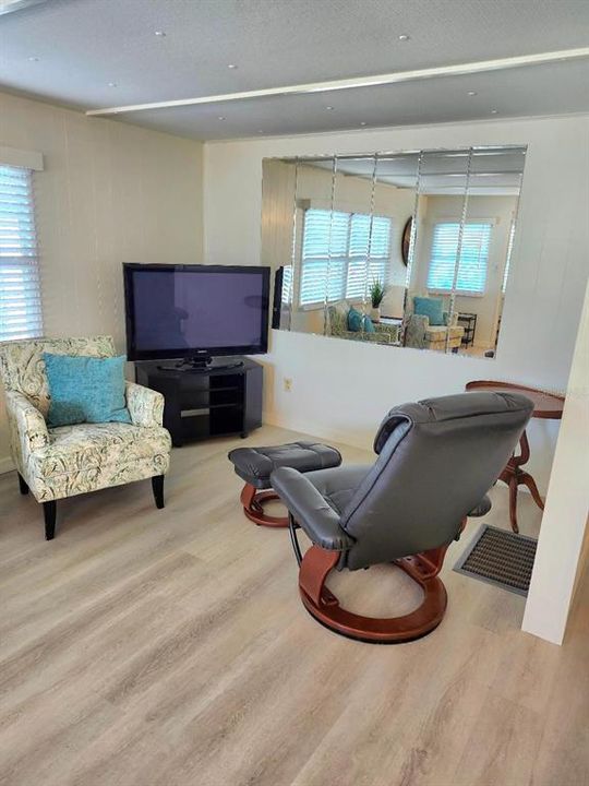 For Sale: $159,000 (2 beds, 1 baths, 770 Square Feet)