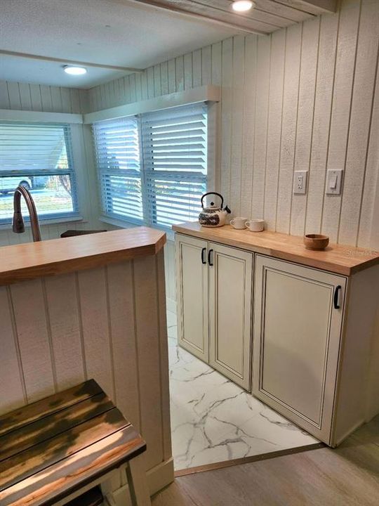 For Sale: $159,000 (2 beds, 1 baths, 770 Square Feet)