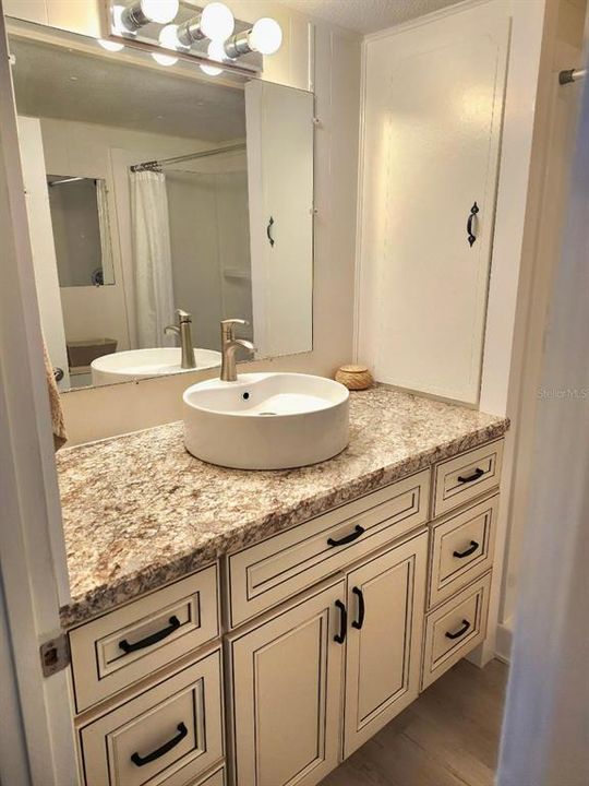 For Sale: $159,000 (2 beds, 1 baths, 770 Square Feet)