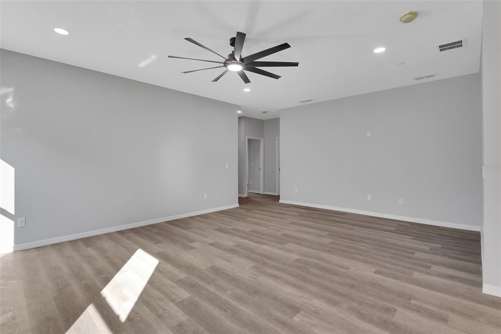 For Sale: $324,900 (3 beds, 2 baths, 1675 Square Feet)
