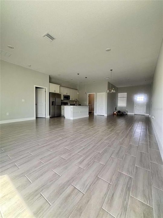 出租: $2,300 (4 贝兹, 3 浴室, 1891 平方英尺)