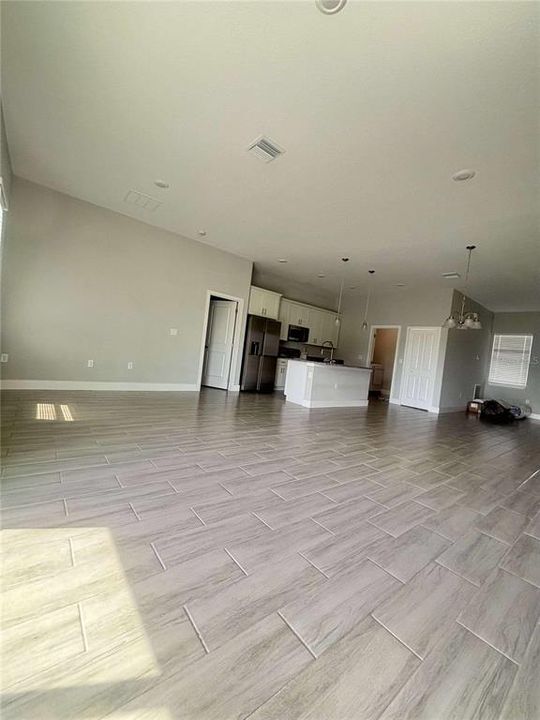 出租: $2,300 (4 贝兹, 3 浴室, 1891 平方英尺)