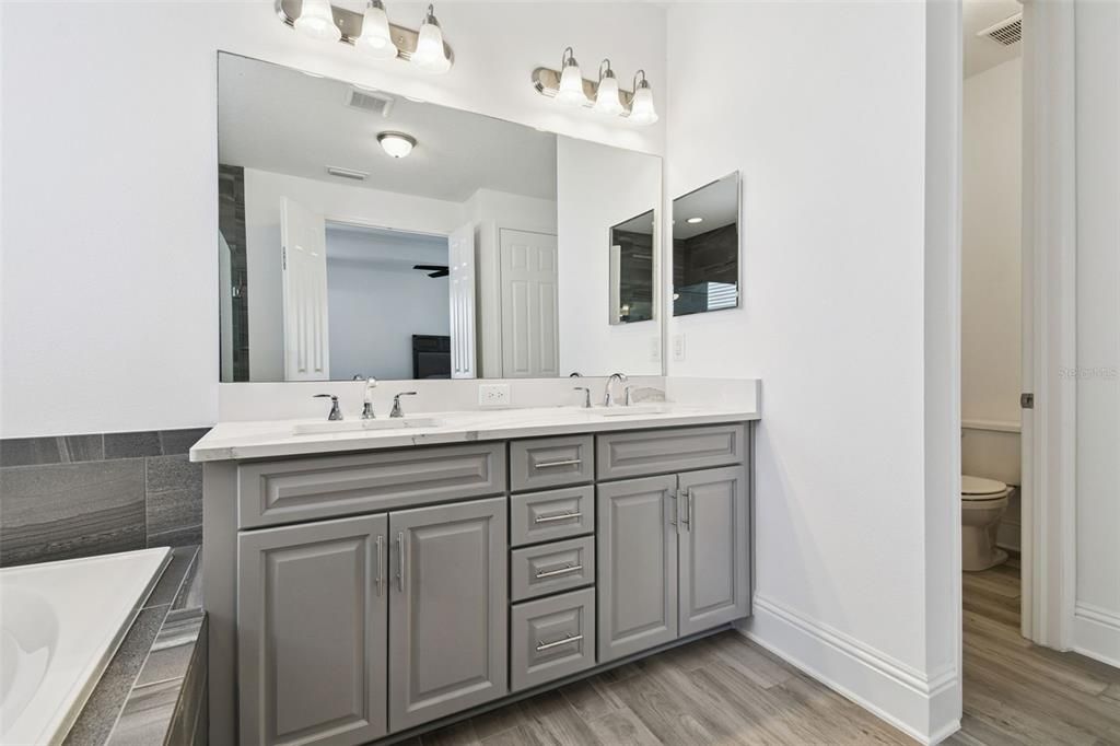 For Sale: $770,000 (4 beds, 3 baths, 2988 Square Feet)